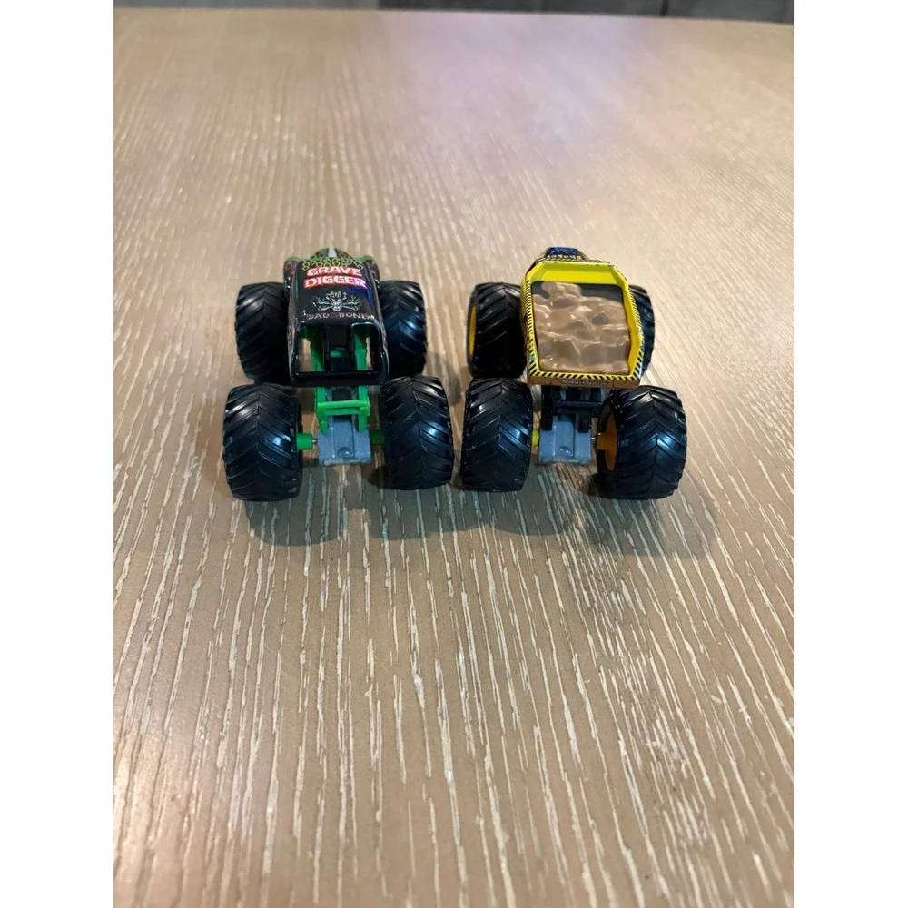 Monster Jam Grave Digger & EarthShaker 1:64 Die Cast Monster Truck Lot 2